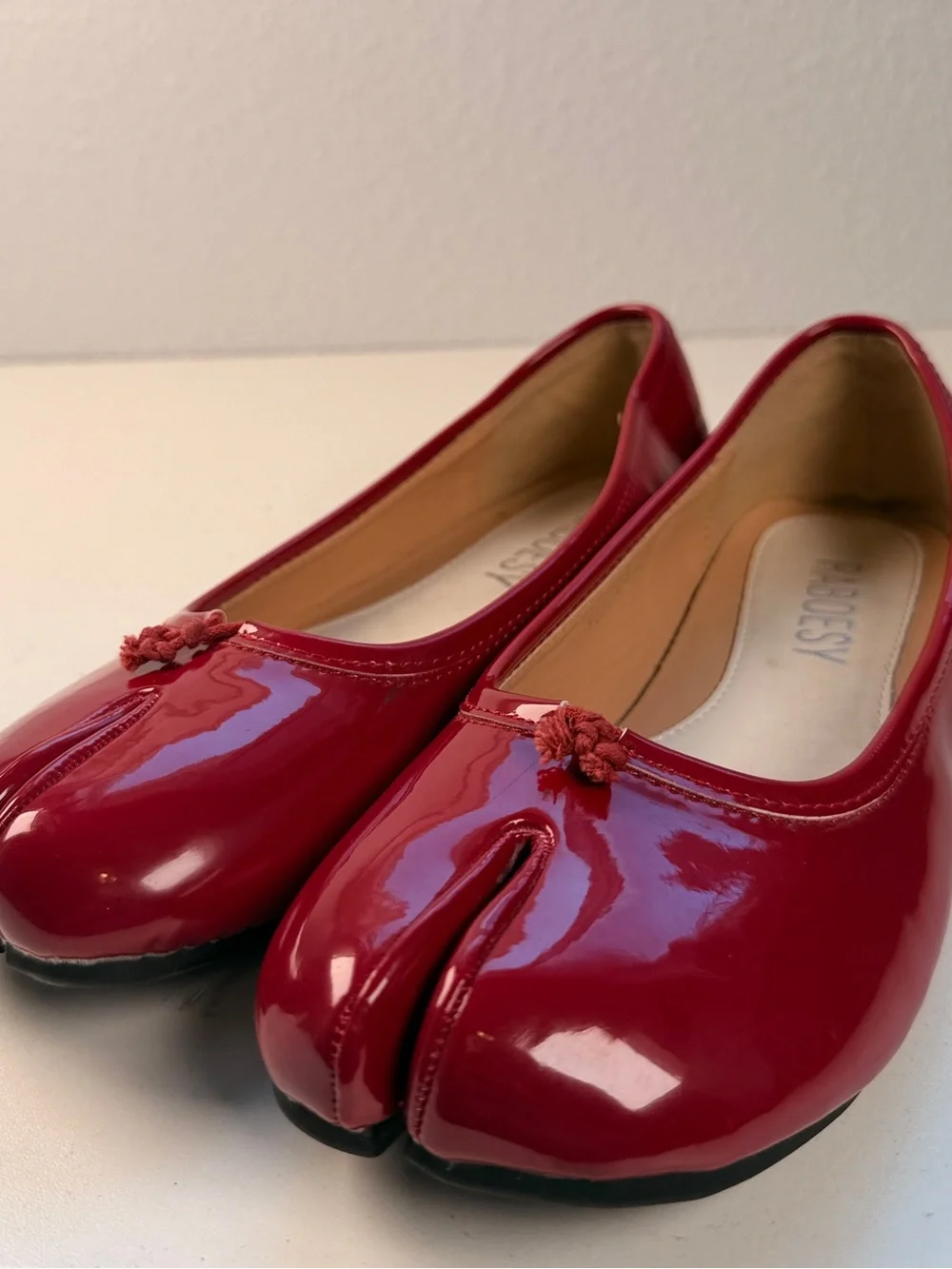 RABOESY Red Patent Tabi Split Toe Ballet Flats EU 39 US 8.5 Shoes